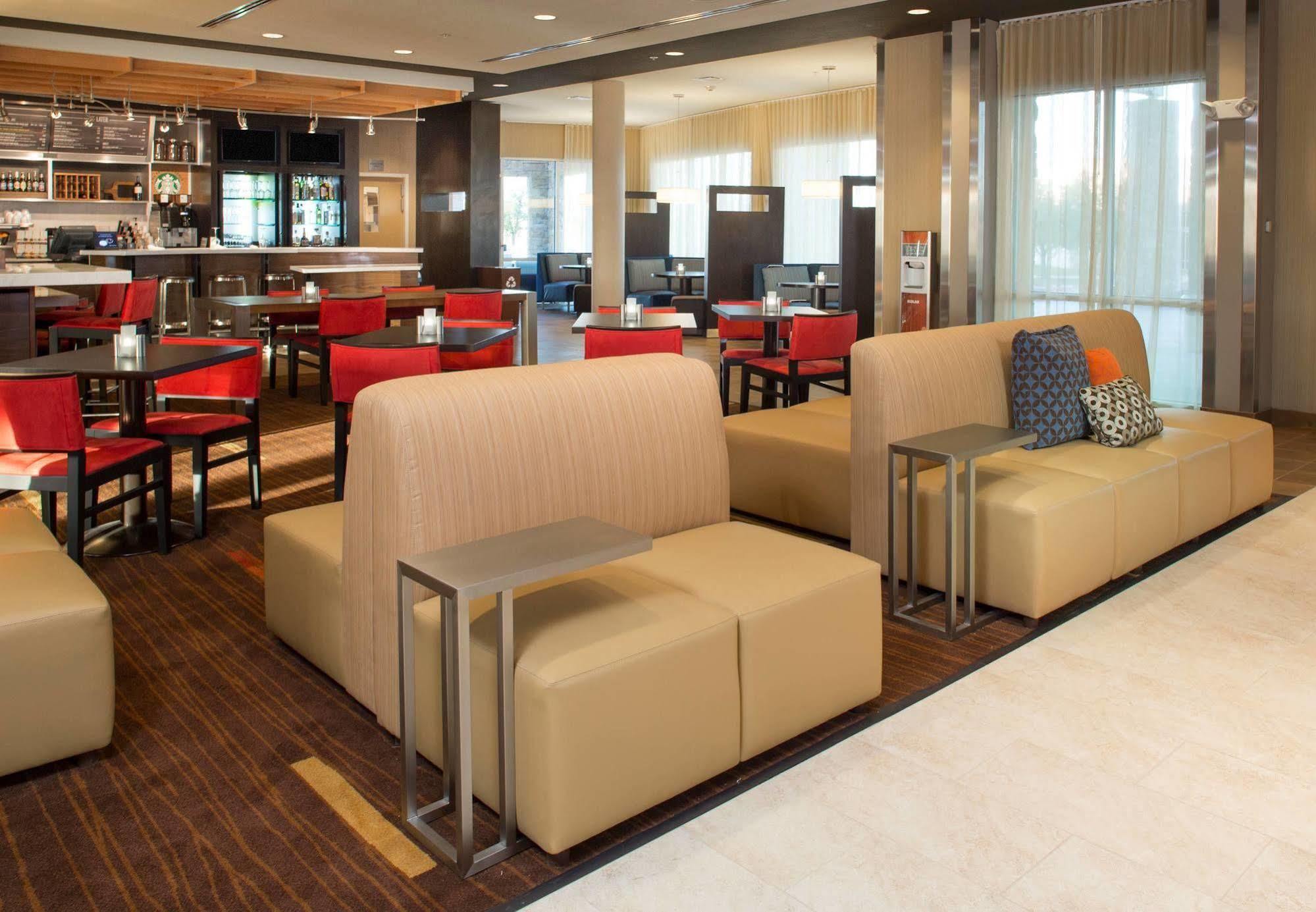 Courtyard By Marriott Dallas Midlothian At Midlothian Conference Center Exterior foto