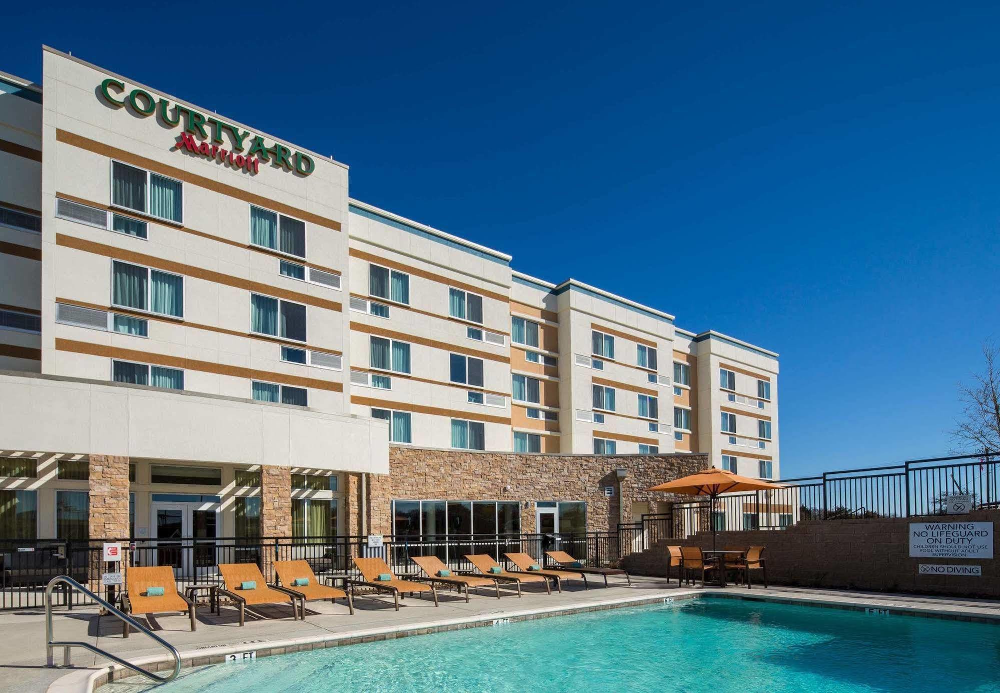 Courtyard By Marriott Dallas Midlothian At Midlothian Conference Center Exterior foto
